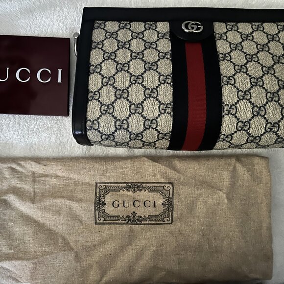 100% Authentic!! GUCCI GG monogram supreme medium shoulder - Clutch / Crossbody - Picture 13 of 13